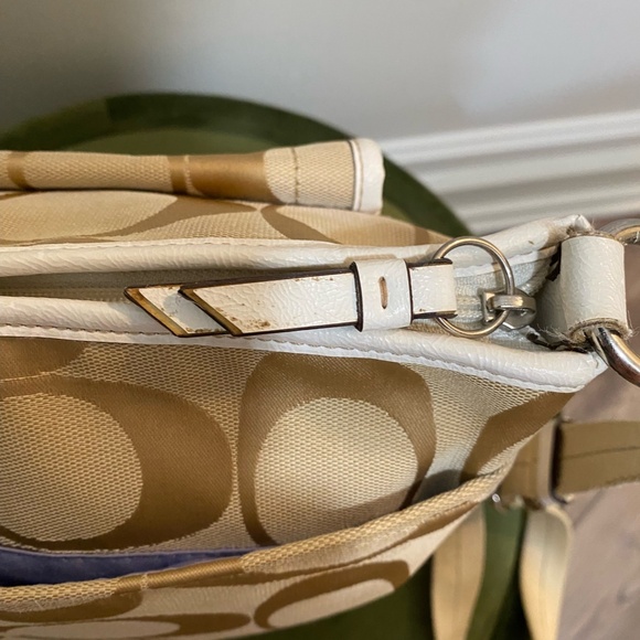 COACH Kyra Signature File Crossbody Bag. In great condition! - Picture 6 of 9